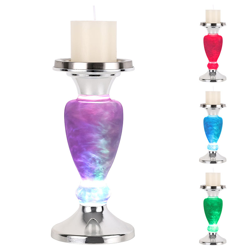 موم بتی کے ساتھ ابر آلود رات کی روشنی